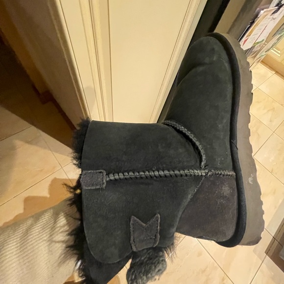 UGG, Black Bailey bows in Size 10 - Picture 8 of 10